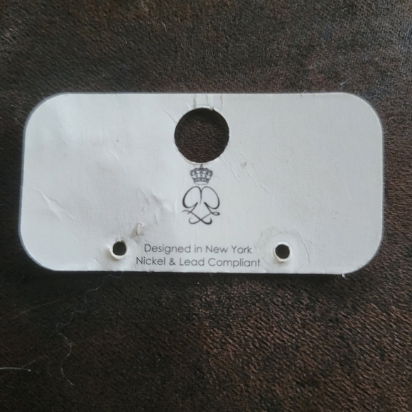 Statement earring - Picture 2 of 3